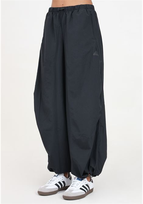 Pantalone sportivo nero da donna in tessuto paracadute City Escape ADIDAS PERFORMANCE | IV9780.